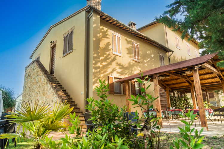 Agriturismo Palazzo Bandino - Verande immerse nel grazioso giardino